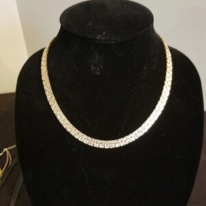 BEAUTIFUL GOLD TONE CHOKER CHAIN